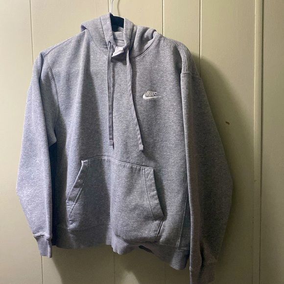 Women’s Nike hoodie, size medium. Only worn a couple of times. - Picture 1 of 4